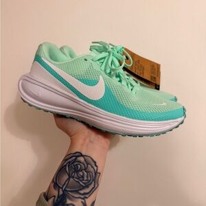 Nike Revolution 8 Running Shows NWT 7.5